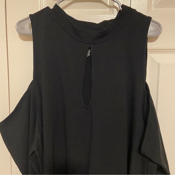Torrid Foxy Cold Shoulder Long Sleeve Cut Out Top Size 6 - Picture 5 of 10